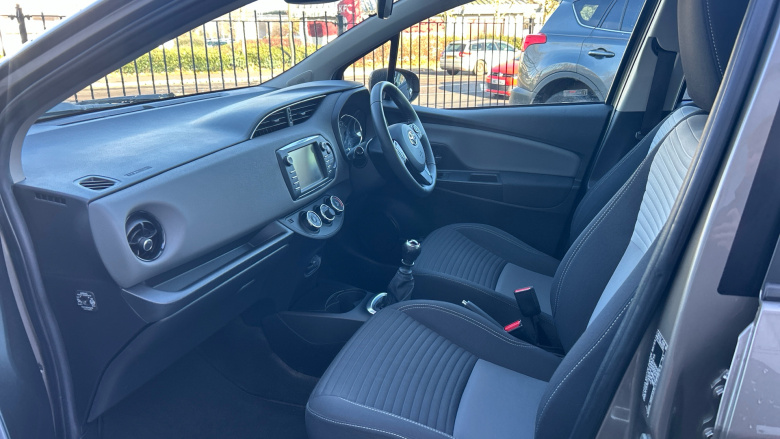 Toyota Yaris 1.5 VVT-i Icon Tech 5dr Petrol Hatchback